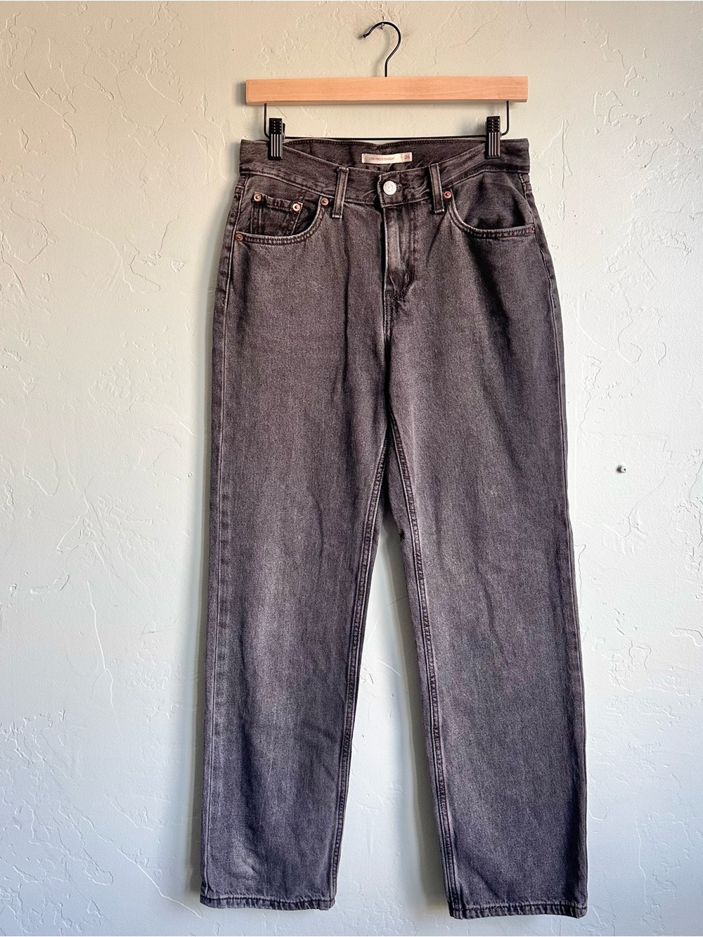 Levi's Women's Low Pro Straight Leg Jeans Washed Gray Black Size 26 EUC